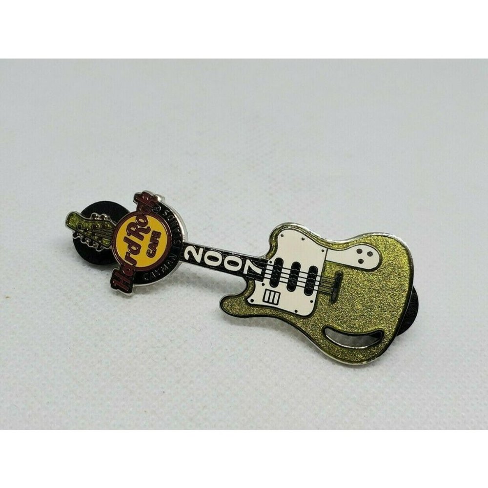2007 Hard Rock Café Cayman Island Collectors Guitar Pin Limited Edition 500